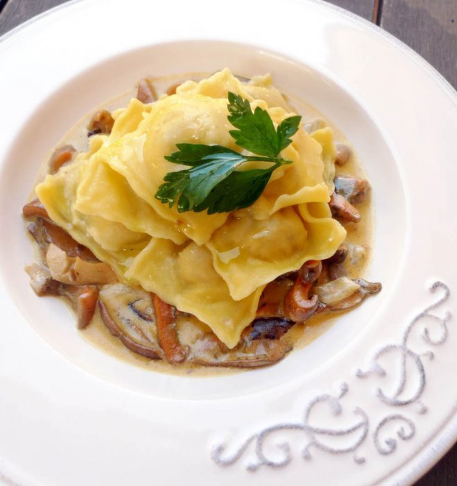 Raviolis Rellenos De Boletus En Salsa De Níscalos