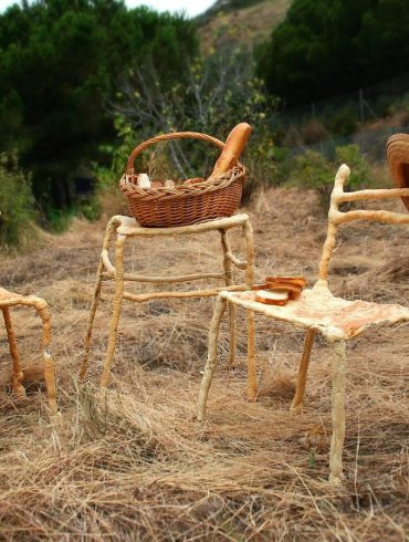 Panpaati, Sillas y mesas hechas de pan (3)