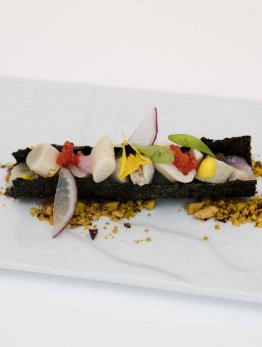 Ceviche de navajas y alga nori