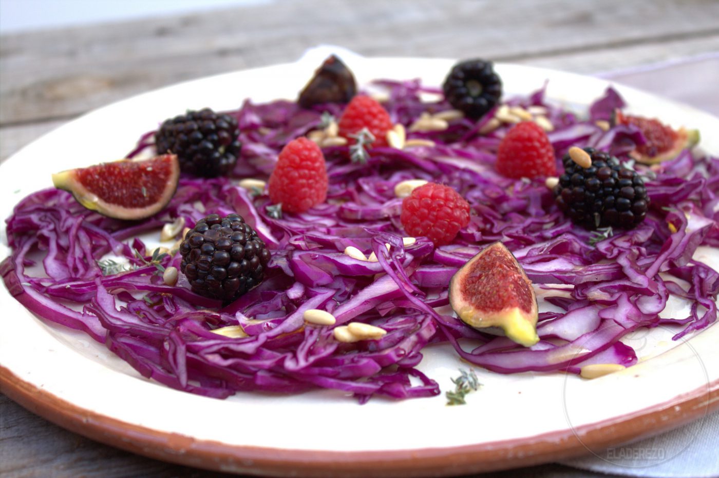 Ensalada De Col Lombarda Con Frutos Rojos Y Vinagreta De Piñones El Aderezo Blog De Cocina 8162